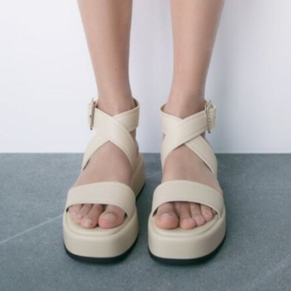 Zara Beige Flat Leather Sandals - Picture 2 of 7